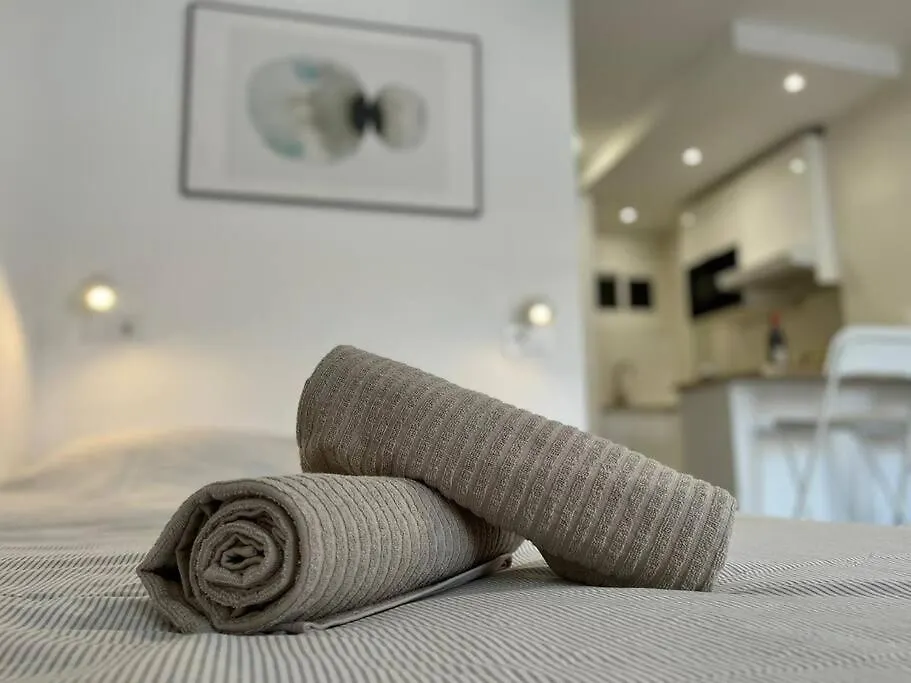 Cozy Central Studio Near The Beach 베날마데나코스타